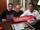 a sinistra il sig. Maurizio de Vita Pres. Vespa Club Foggia Gargano, al centro il sig. Romualdo Mucelli Campione Nazionale Vespa del 1959 ed a destra il sig. Sirio Silvestri Pres. Vespa Club Ancona