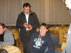 A SINISTRA MAURIZIO DE VITA (PRESIDENTE VESPA CLUB FOGGIA GARGANO) - A DESTRA MARIO SALGADO (SOCIO VESPA CLUB E CALCIATORE DI SPICCO DELL'US FOGGIA)