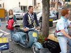 Antonio Colatruglio, referente di Lucera del Vespa Club Foggia Gargano, marcato a uomo dalla sua dolce met Ilenia de Gregorio